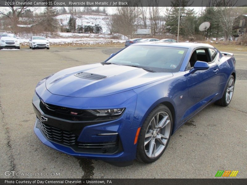 Front 3/4 View of 2019 Camaro SS Coupe
