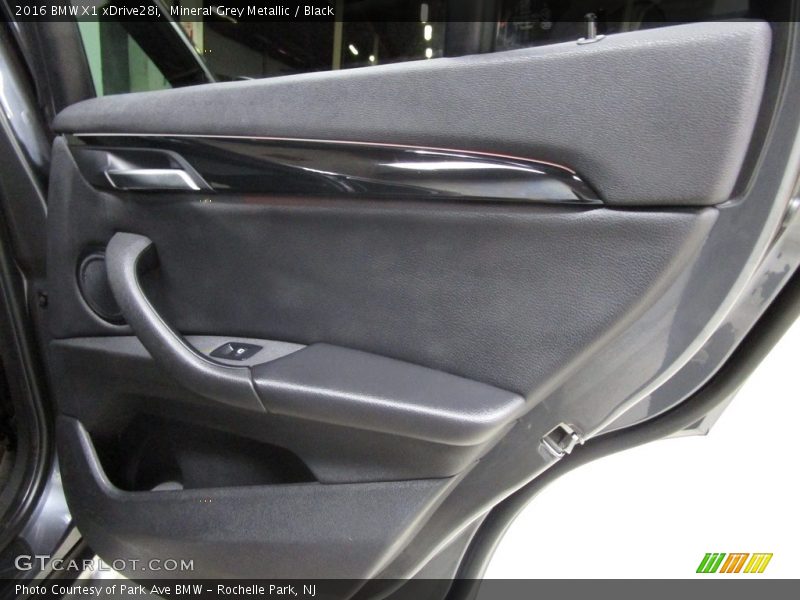 Mineral Grey Metallic / Black 2016 BMW X1 xDrive28i