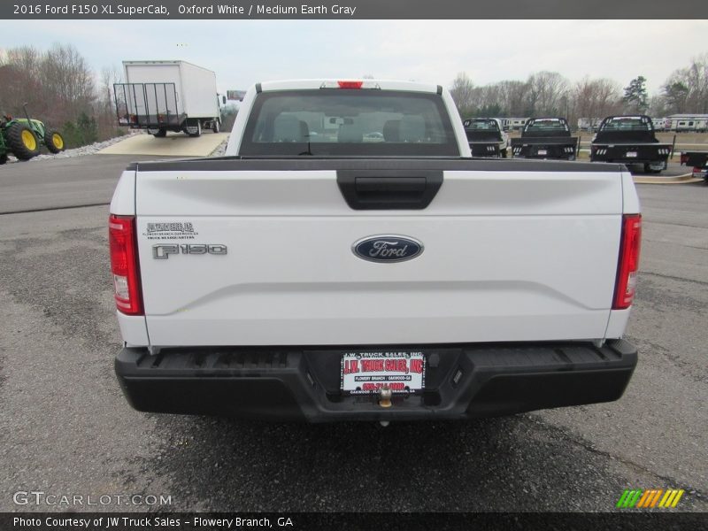 Oxford White / Medium Earth Gray 2016 Ford F150 XL SuperCab