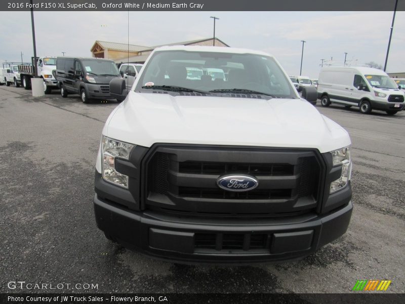 Oxford White / Medium Earth Gray 2016 Ford F150 XL SuperCab