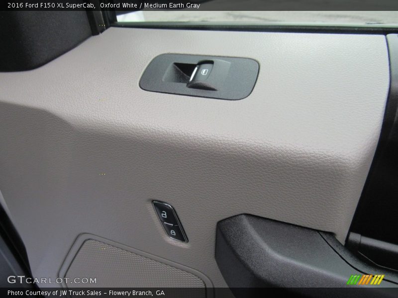 Oxford White / Medium Earth Gray 2016 Ford F150 XL SuperCab