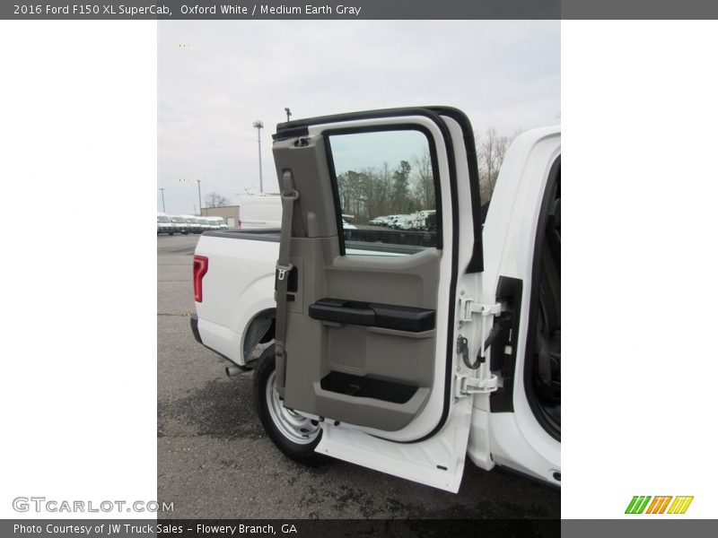 Oxford White / Medium Earth Gray 2016 Ford F150 XL SuperCab