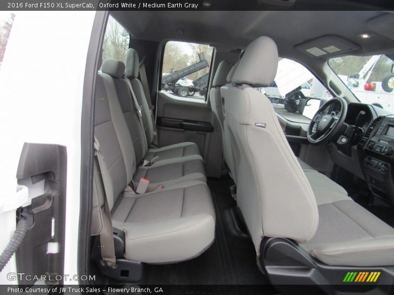 Oxford White / Medium Earth Gray 2016 Ford F150 XL SuperCab