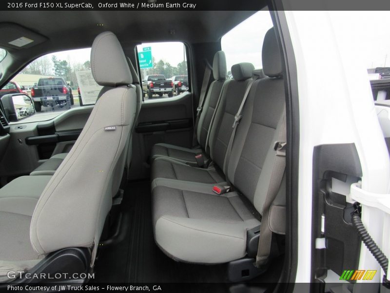 Oxford White / Medium Earth Gray 2016 Ford F150 XL SuperCab