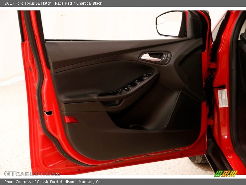 Race Red / Charcoal Black 2017 Ford Focus SE Hatch