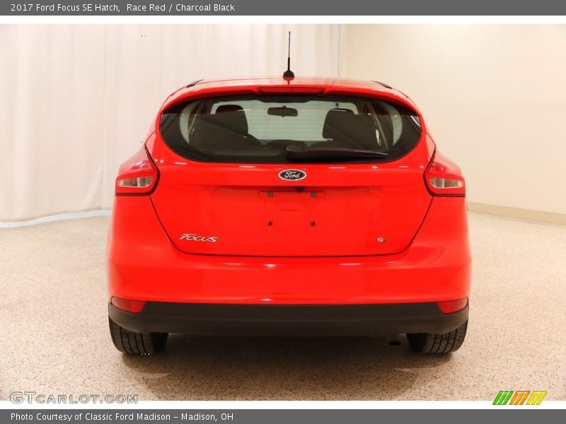 Race Red / Charcoal Black 2017 Ford Focus SE Hatch