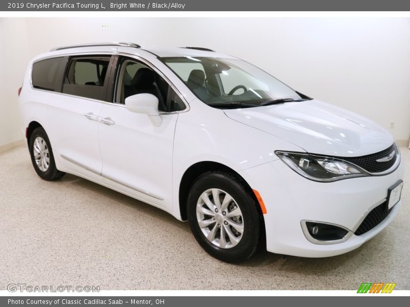 Bright White / Black/Alloy 2019 Chrysler Pacifica Touring L