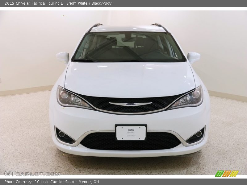 Bright White / Black/Alloy 2019 Chrysler Pacifica Touring L