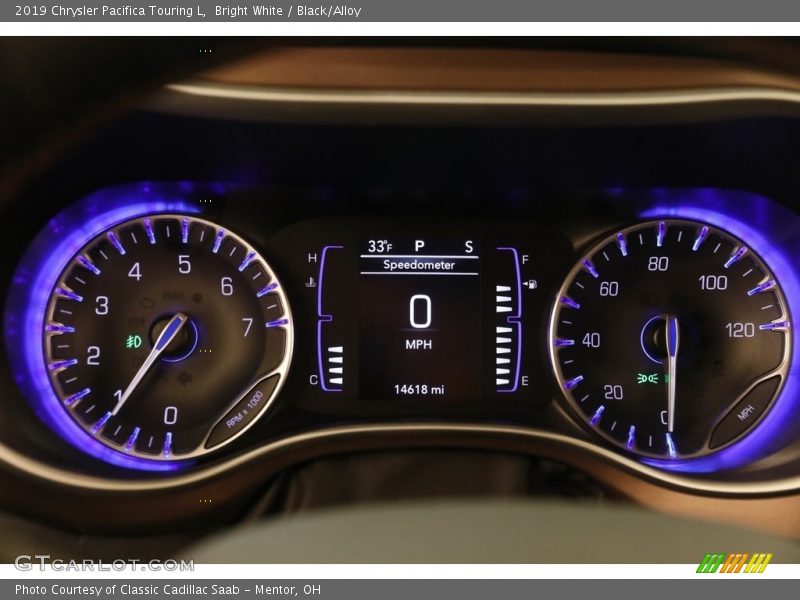 Bright White / Black/Alloy 2019 Chrysler Pacifica Touring L