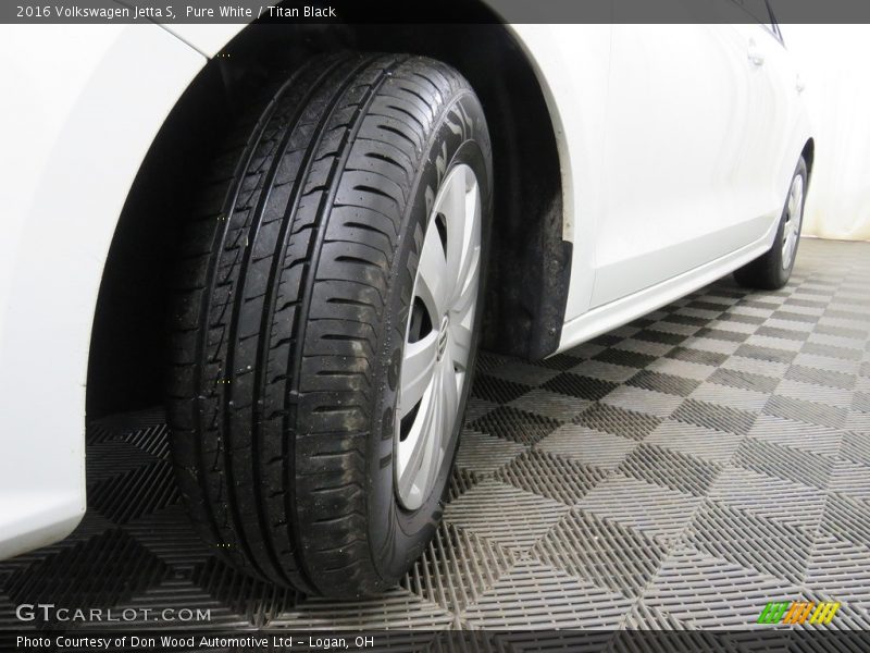 Pure White / Titan Black 2016 Volkswagen Jetta S