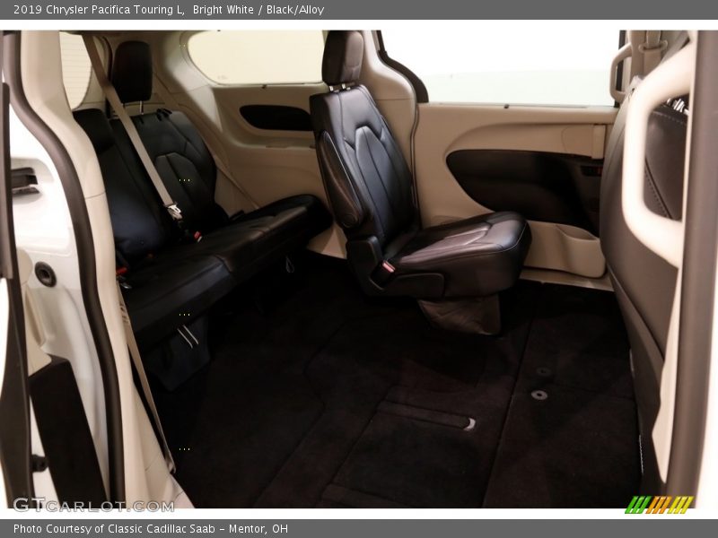 Bright White / Black/Alloy 2019 Chrysler Pacifica Touring L