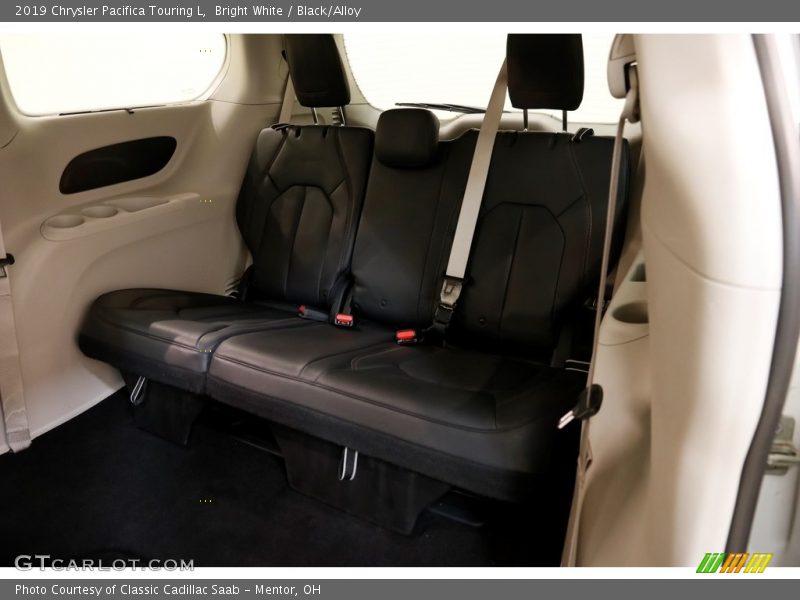 Bright White / Black/Alloy 2019 Chrysler Pacifica Touring L