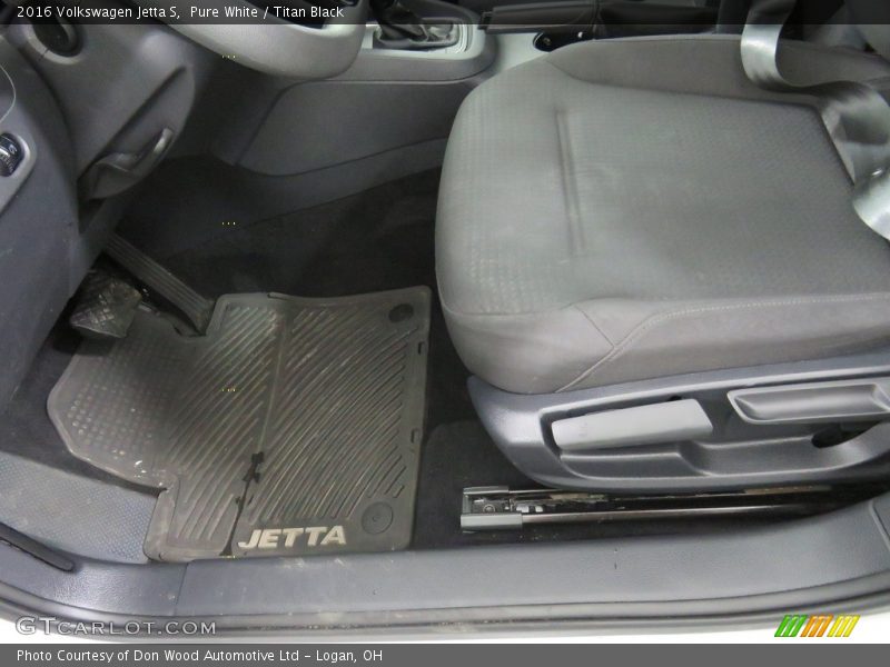 Pure White / Titan Black 2016 Volkswagen Jetta S