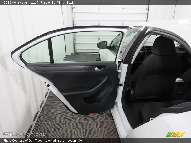 Pure White / Titan Black 2016 Volkswagen Jetta S