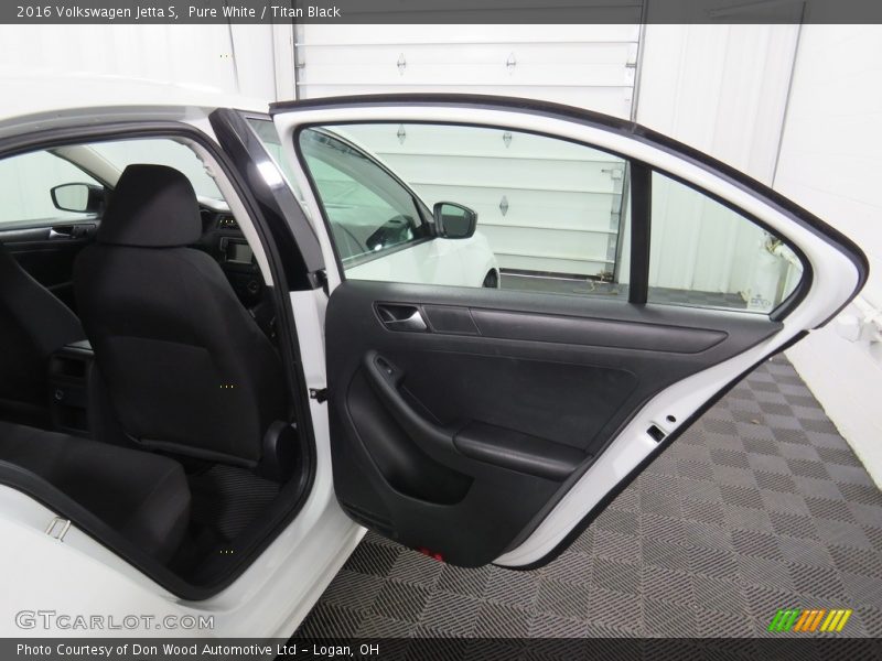 Pure White / Titan Black 2016 Volkswagen Jetta S