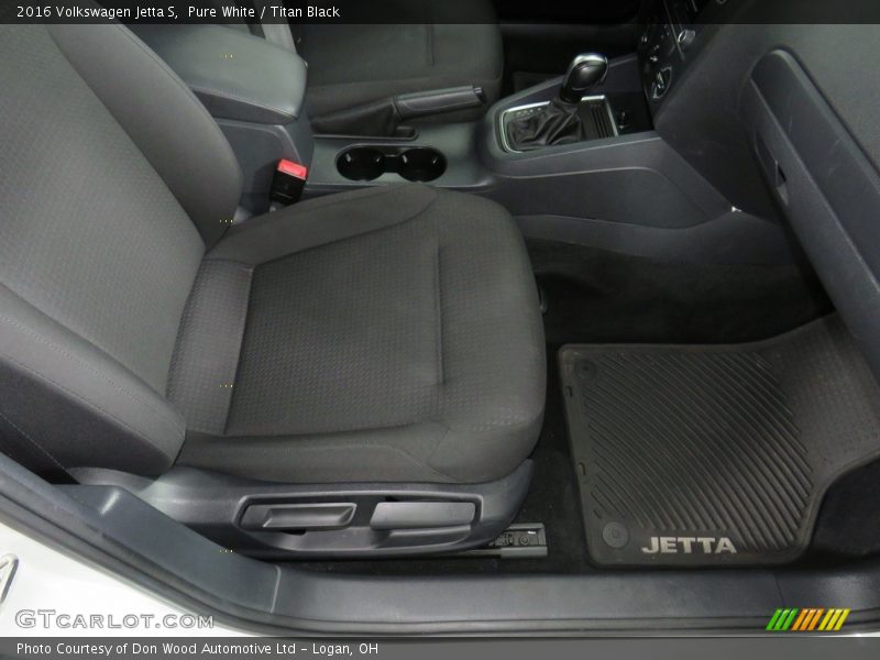 Pure White / Titan Black 2016 Volkswagen Jetta S
