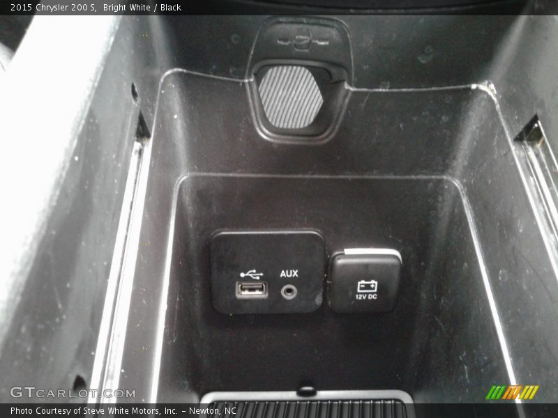 Bright White / Black 2015 Chrysler 200 S