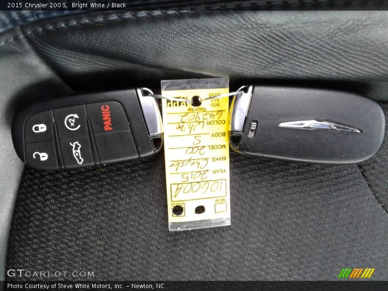 Bright White / Black 2015 Chrysler 200 S