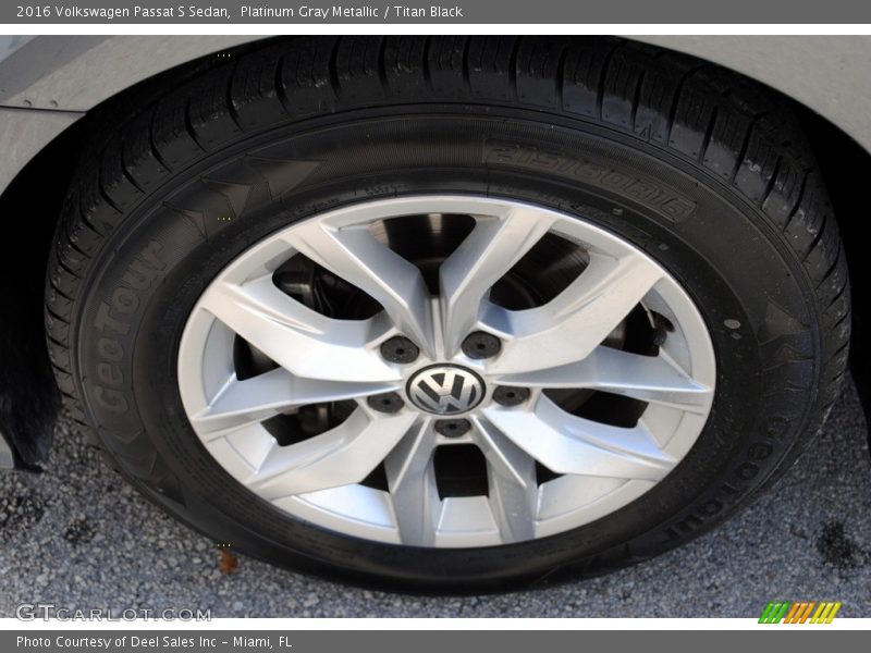 Platinum Gray Metallic / Titan Black 2016 Volkswagen Passat S Sedan