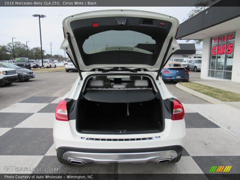 Cirrus White / Black 2016 Mercedes-Benz GLA 250