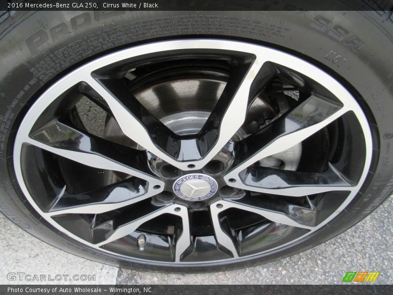 Cirrus White / Black 2016 Mercedes-Benz GLA 250