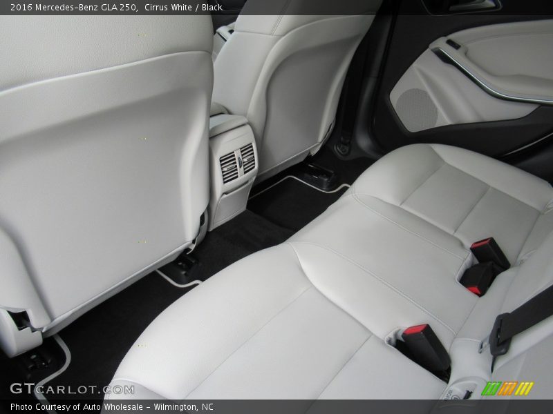 Cirrus White / Black 2016 Mercedes-Benz GLA 250