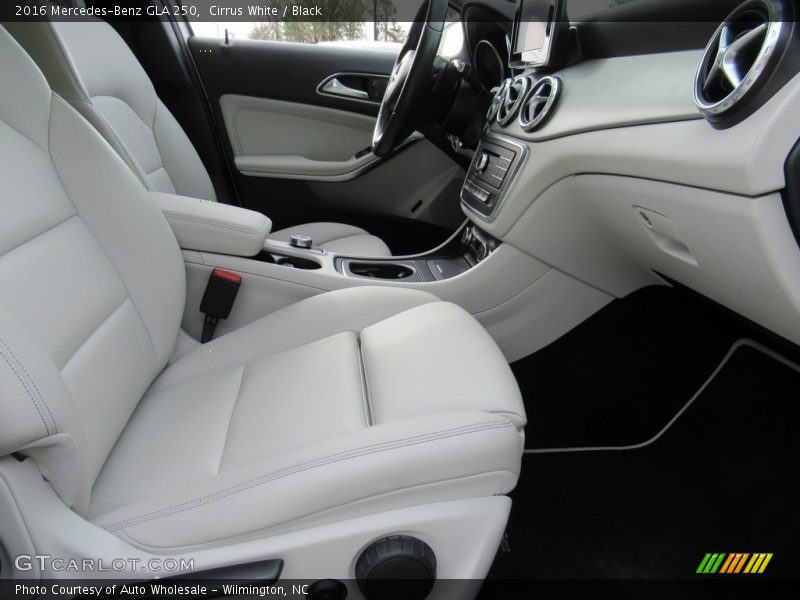 Cirrus White / Black 2016 Mercedes-Benz GLA 250