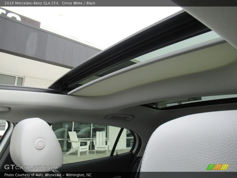 Cirrus White / Black 2016 Mercedes-Benz GLA 250