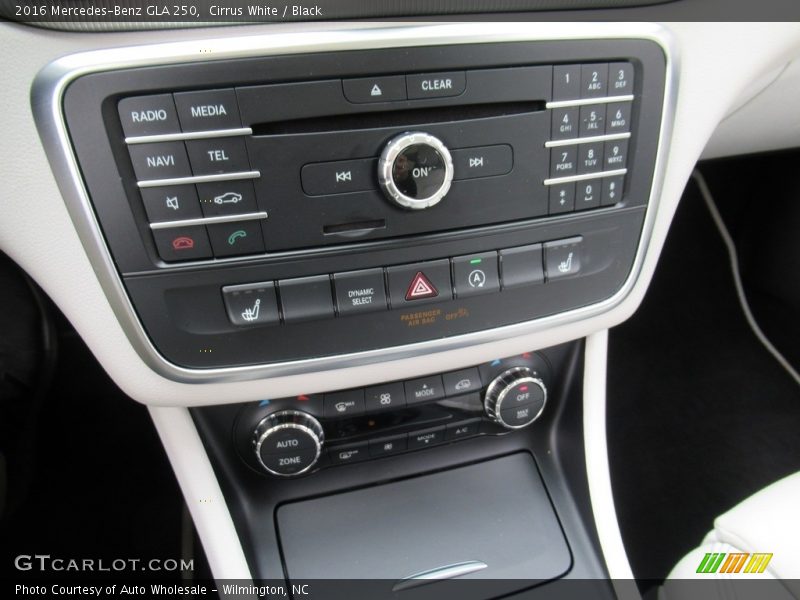 Cirrus White / Black 2016 Mercedes-Benz GLA 250