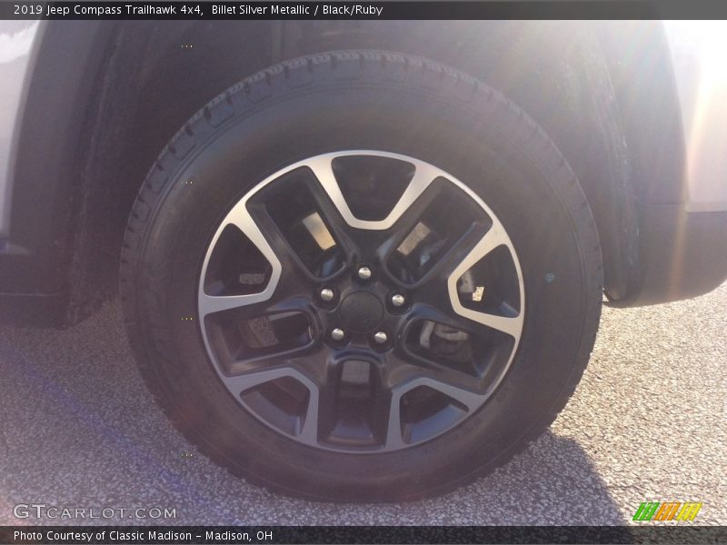 Billet Silver Metallic / Black/Ruby 2019 Jeep Compass Trailhawk 4x4