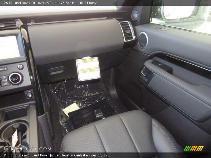 Indus Silver Metallic / Ebony 2019 Land Rover Discovery SE
