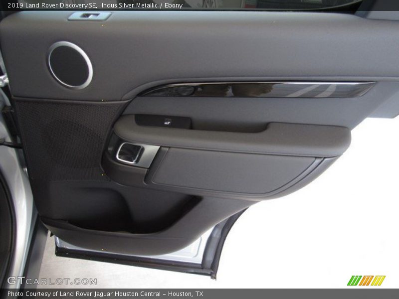 Indus Silver Metallic / Ebony 2019 Land Rover Discovery SE