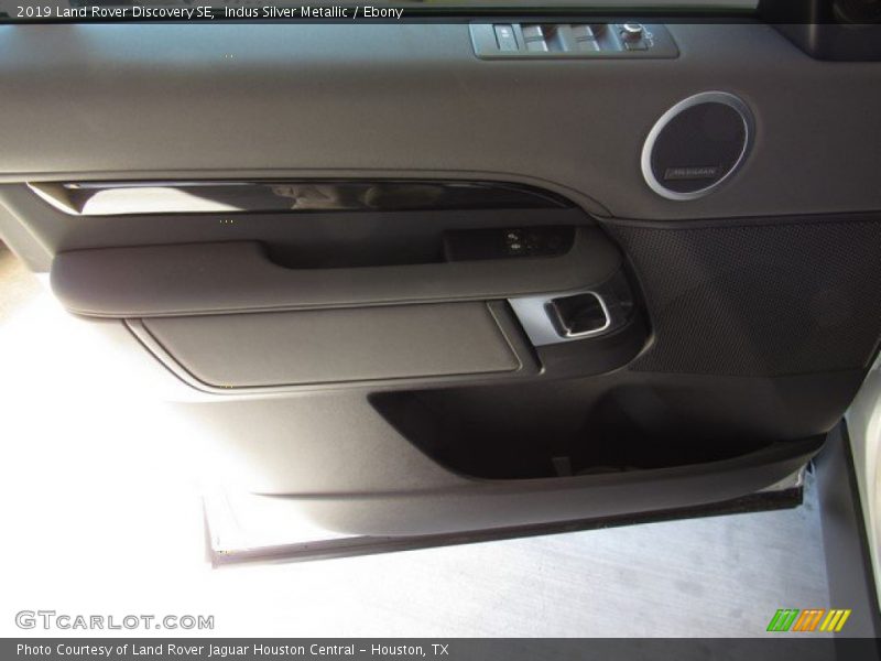 Indus Silver Metallic / Ebony 2019 Land Rover Discovery SE