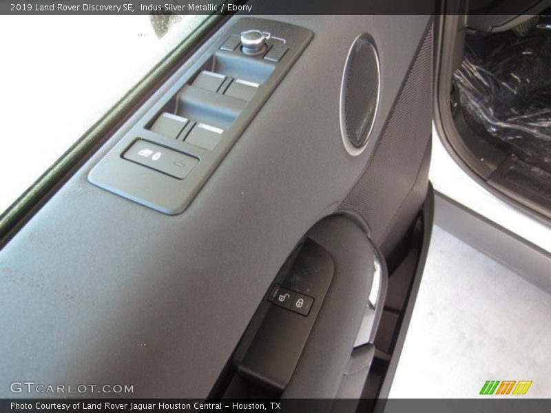 Indus Silver Metallic / Ebony 2019 Land Rover Discovery SE