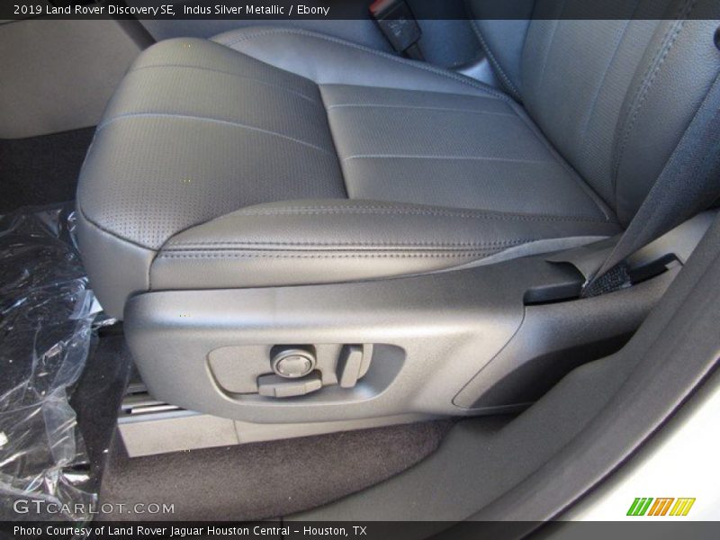 Indus Silver Metallic / Ebony 2019 Land Rover Discovery SE