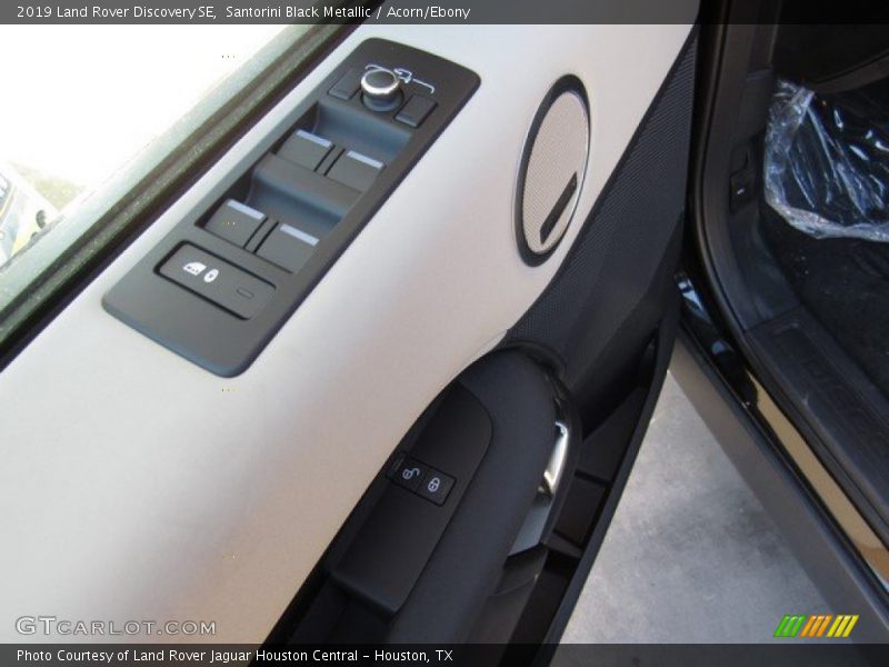 Santorini Black Metallic / Acorn/Ebony 2019 Land Rover Discovery SE