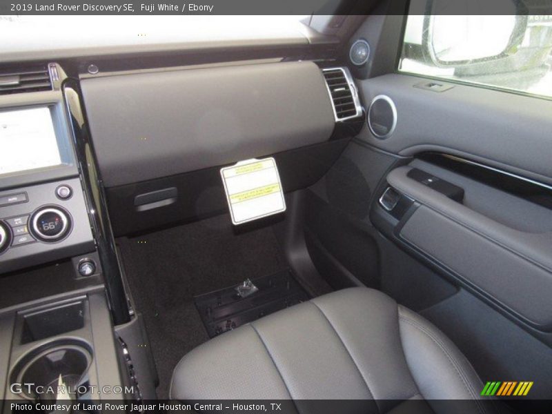 Fuji White / Ebony 2019 Land Rover Discovery SE