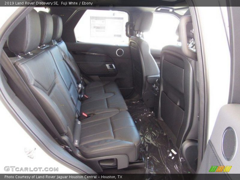 Fuji White / Ebony 2019 Land Rover Discovery SE