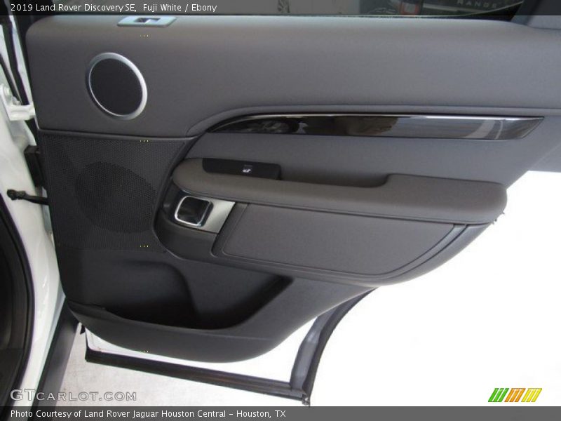Fuji White / Ebony 2019 Land Rover Discovery SE