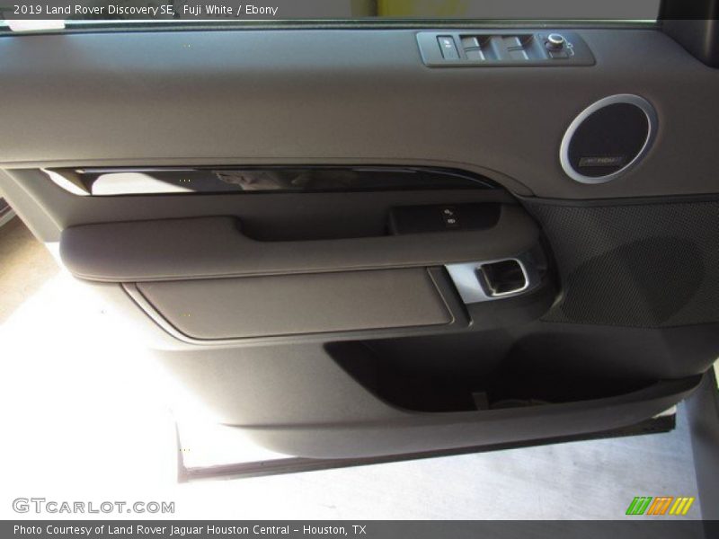 Fuji White / Ebony 2019 Land Rover Discovery SE