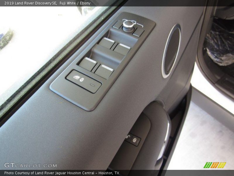 Fuji White / Ebony 2019 Land Rover Discovery SE