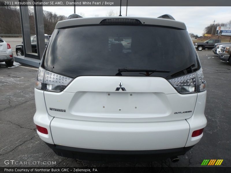 Diamond White Pearl / Beige 2011 Mitsubishi Outlander SE AWD