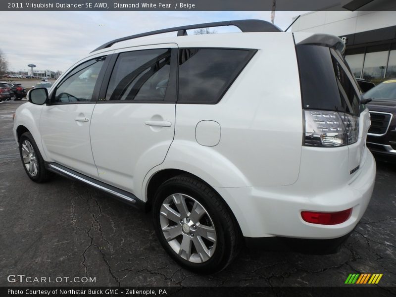 Diamond White Pearl / Beige 2011 Mitsubishi Outlander SE AWD