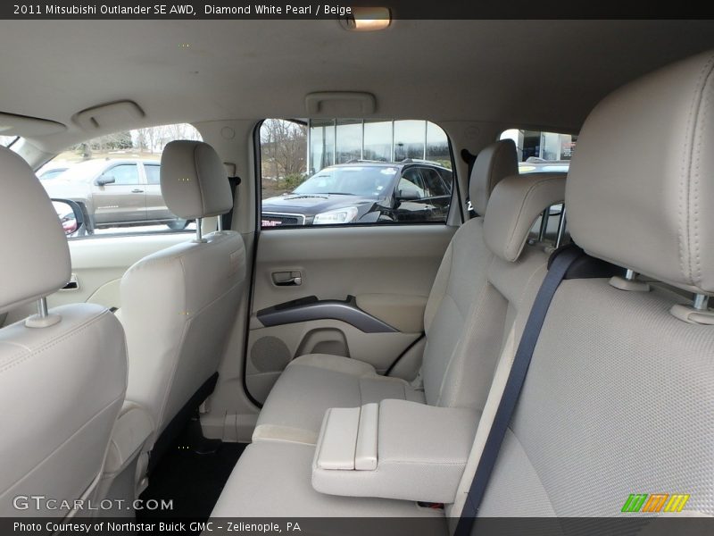 Diamond White Pearl / Beige 2011 Mitsubishi Outlander SE AWD