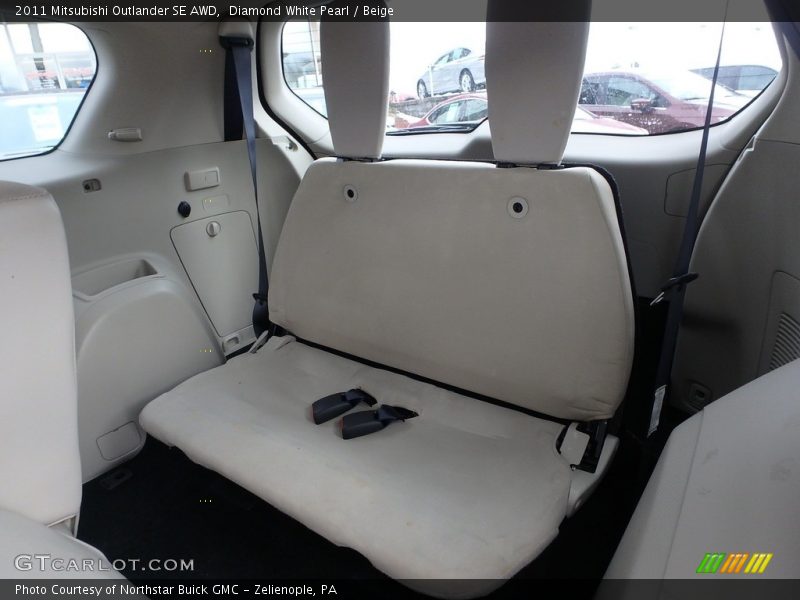 Diamond White Pearl / Beige 2011 Mitsubishi Outlander SE AWD