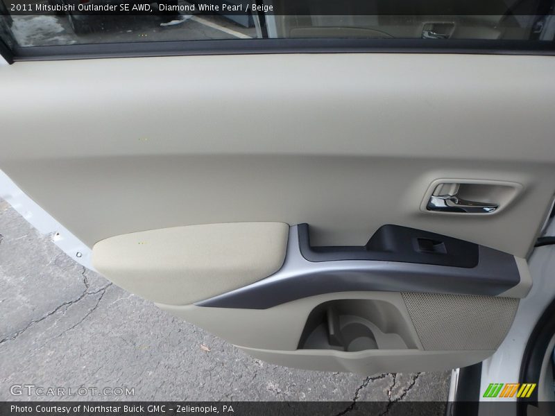 Diamond White Pearl / Beige 2011 Mitsubishi Outlander SE AWD