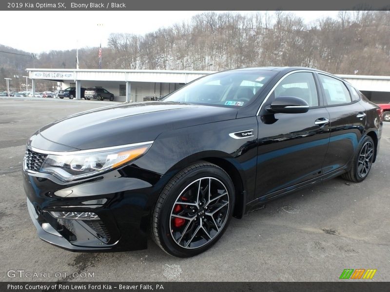 Front 3/4 View of 2019 Optima SX