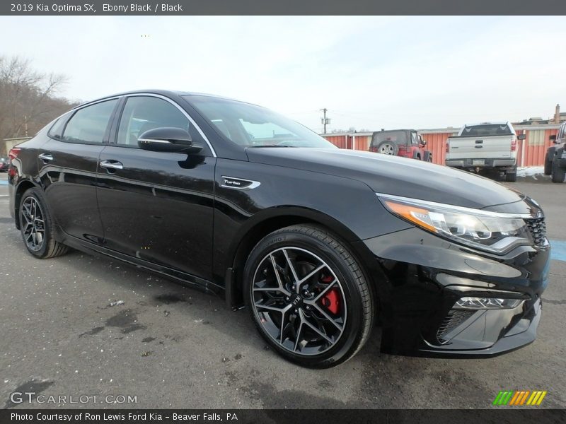 Front 3/4 View of 2019 Optima SX
