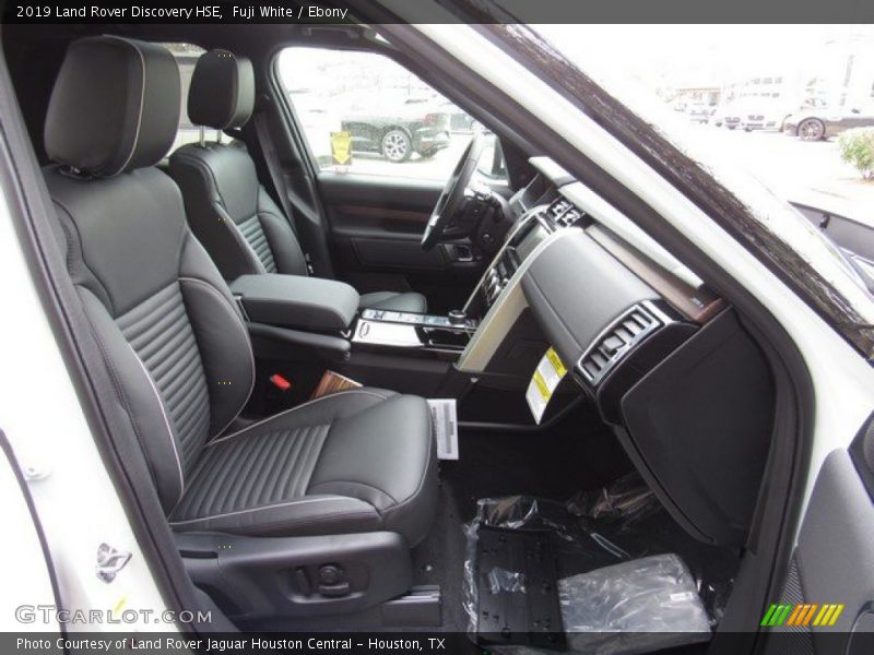 Fuji White / Ebony 2019 Land Rover Discovery HSE
