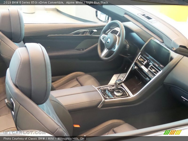 Alpine White / Night Blue/Black 2019 BMW 8 Series 850i xDrive Convertible